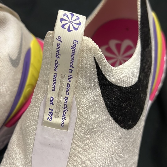 Nike sneakers - Picture 2 of 11